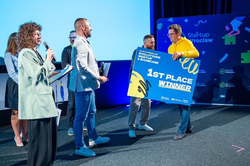 Uczestnicy konkursu startupowego Evolutions: Meetup & Showcase.
